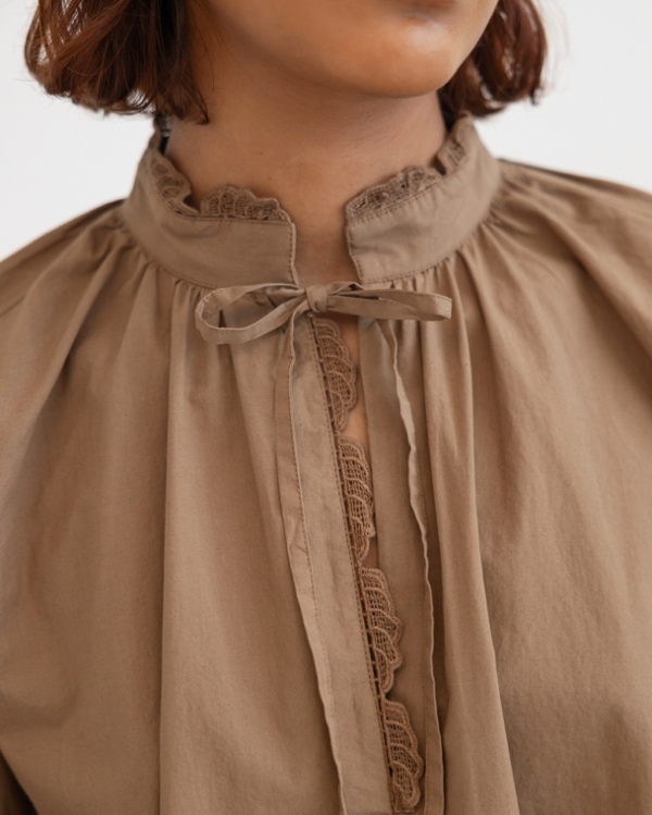 BLOUSE HRIMA  CAMEL ~ PROJECT AJ117