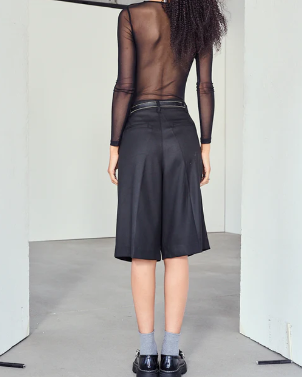 SHORT ALCYONE BLACK ~ CARAVAN PALLAS