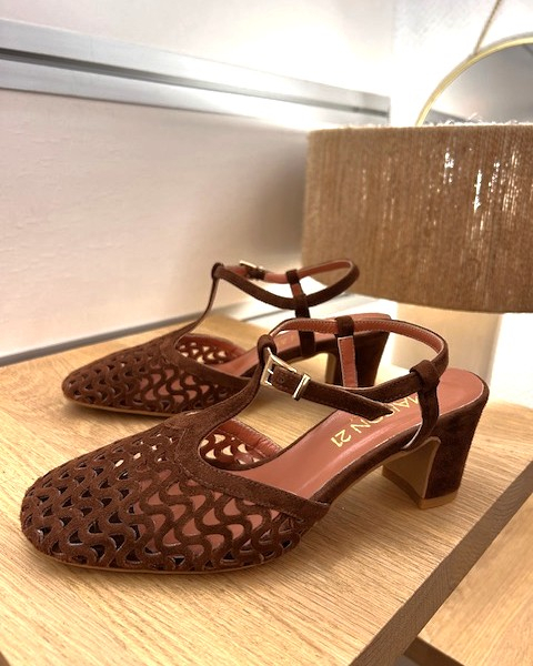 SANDALE 505 CHANEL CHOCOLAT ~ MAISON 21